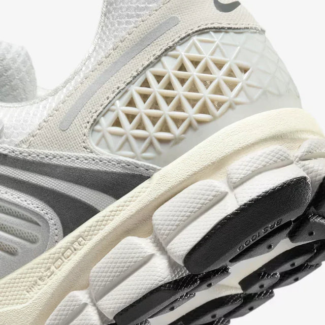 Nike Zoom Vomero 5 SE Shoes - Aadima Nepal -online shopping Nepal - Fashion -Buy Clothing Online in Nepal