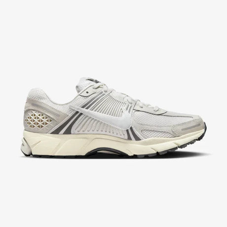Nike Zoom Vomero 5 SE Shoes - Aadima Nepal -online shopping Nepal - Fashion -Buy Clothing Online  in Nepal